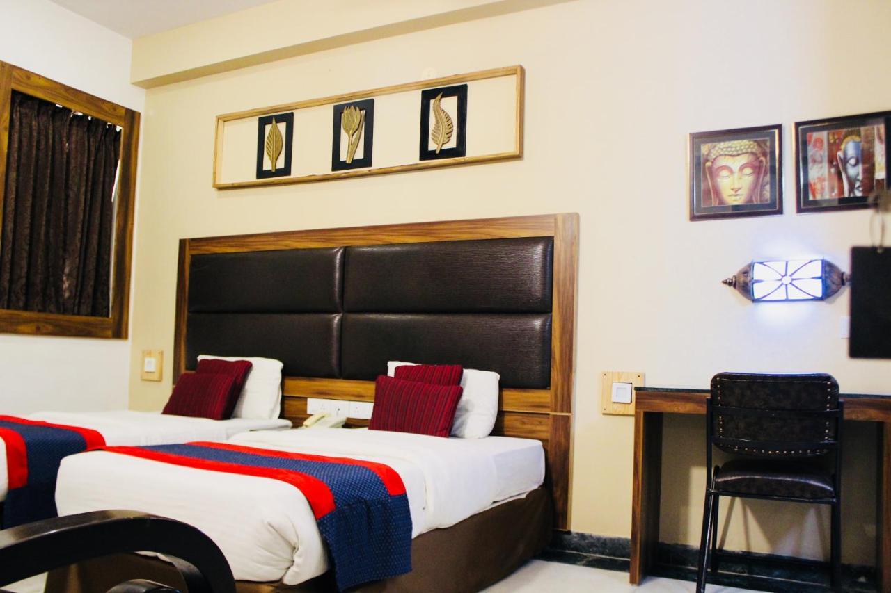 Hotel Imperial Park Ґурґаон Екстер'єр фото